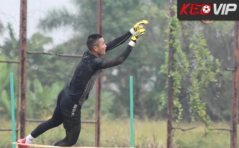 Nguyễn Đình Triệu thi đấu trong một trận phủi ở Vũng Tàu