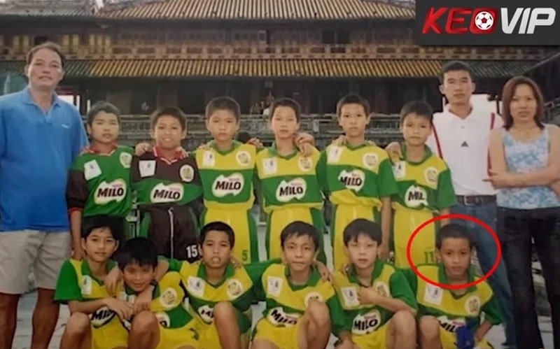 Đỗ Hùng Dũng trong những ngày đầu chập chững đá bóng